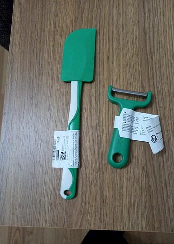 Yeşil Plastik Mutfak Spatulası ve Soyucu - Görsel 4