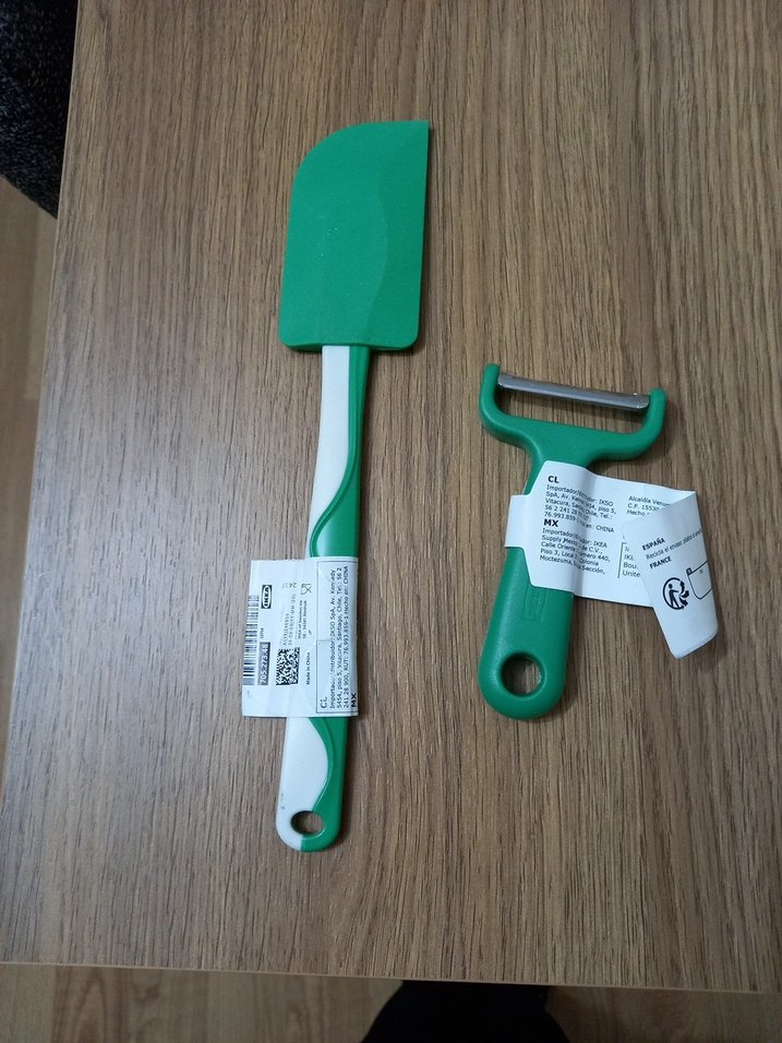 Yeşil Plastik Mutfak Spatulası ve Soyucu - Görsel 4