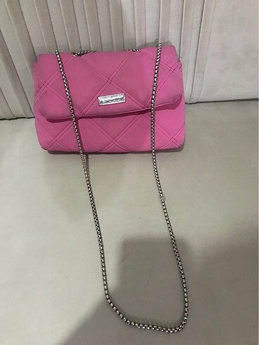 Pembe zincirli çanta