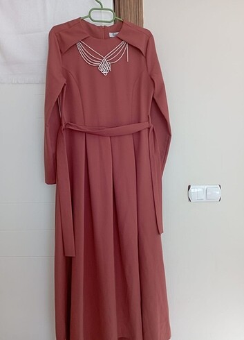 Pembe elbise 