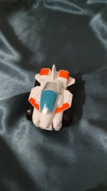  Oyuncak robot
