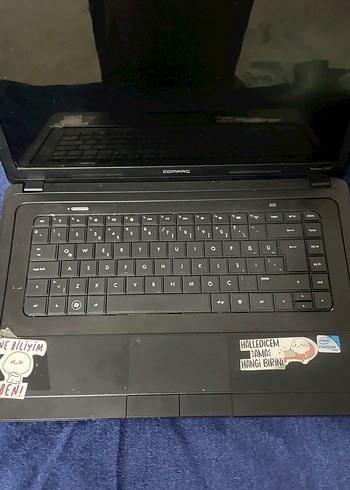 Siyah Compaq Laptop - Görsel 3