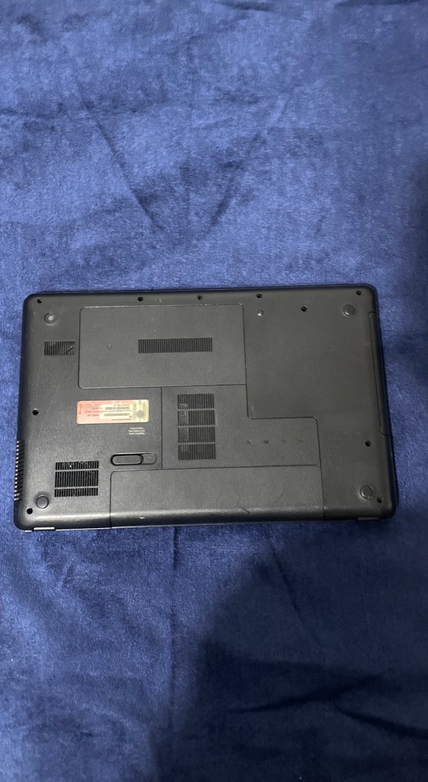 Siyah Compaq Laptop - Görsel 4