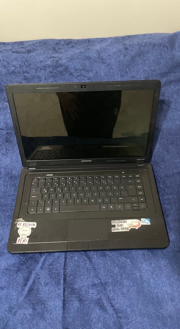 Siyah Compaq Laptop - Görsel 2