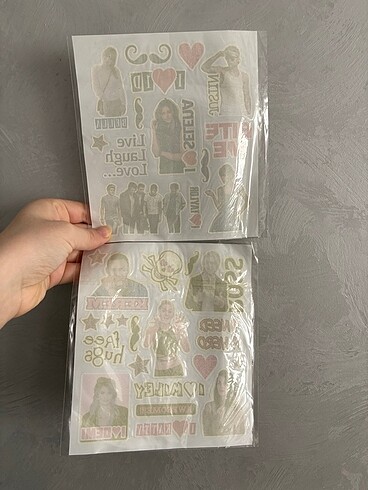 Kıyafetlere baskı şeklinde yapıştırılabilen sticker
