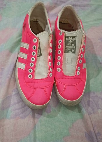 Adidas Pembe Düğmeli Kadın Spor Ayakkabı