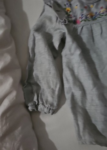 Gri Nakışlı Kız Çocuk Keten Bluz - Görsel 4