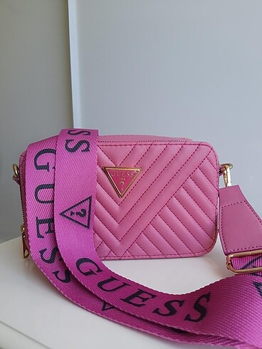 guess askılı çanta