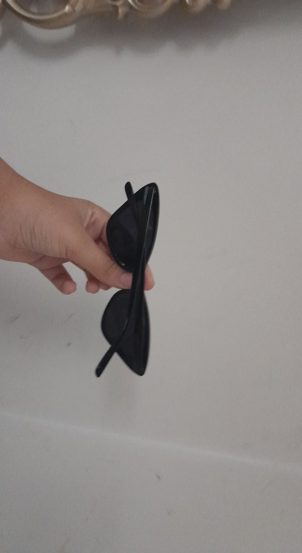 Şeffaf Siyah Gotik Kadın Gözlüğü - Görsel 2