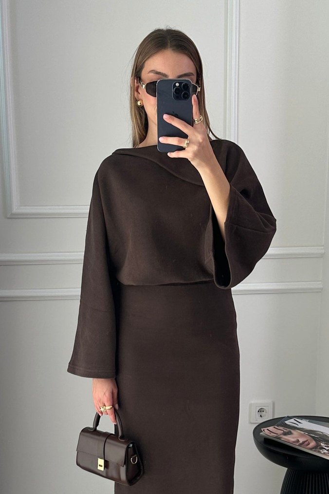 Kahverengi Deri Yüksek Yakalı Midi Elbise - Görsel 2