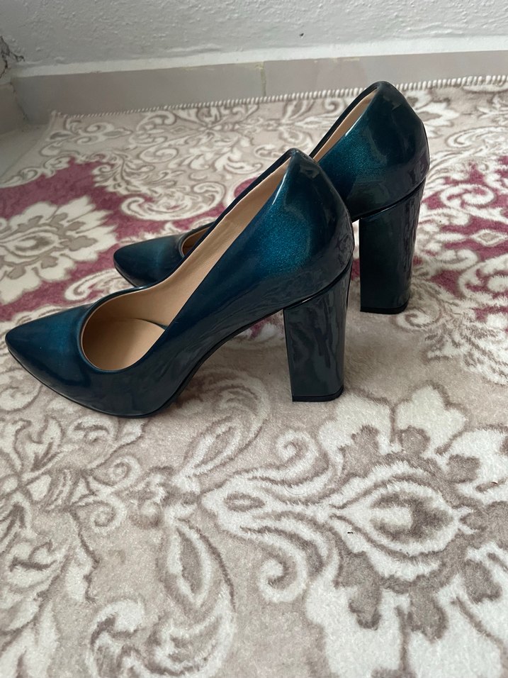Mavi Parlak Kadın Topuklu Ayakkabı - Görsel 3