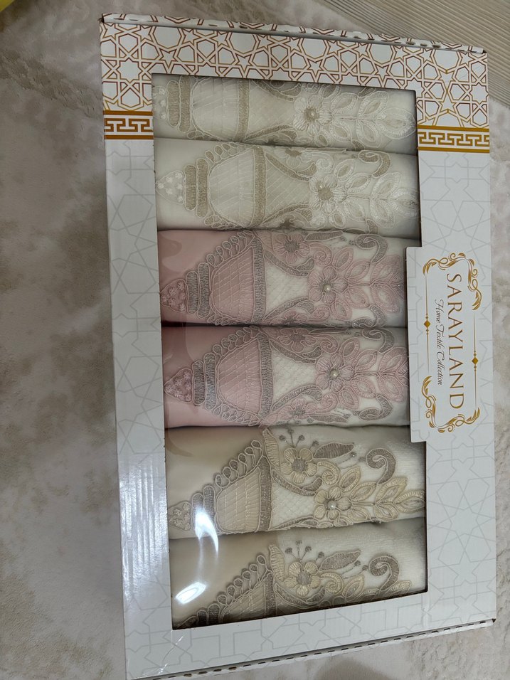 Nakışlı Beyaz ve Pastel Havlu Seti - Görsel 2