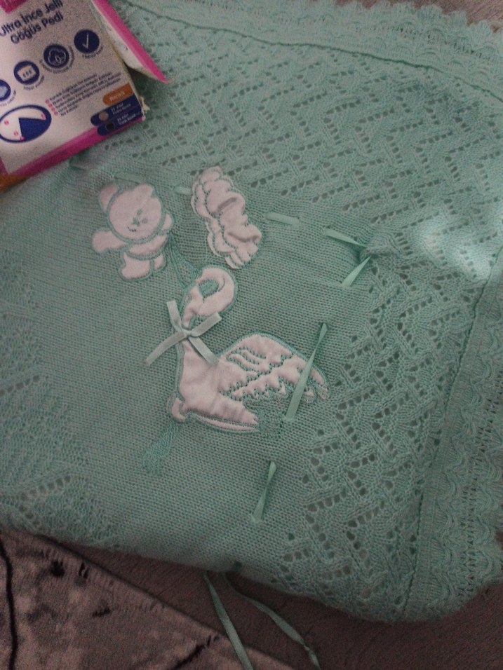 Nakışlı Turkuaz Örgü Bebek Battaniyesi - Görsel 3