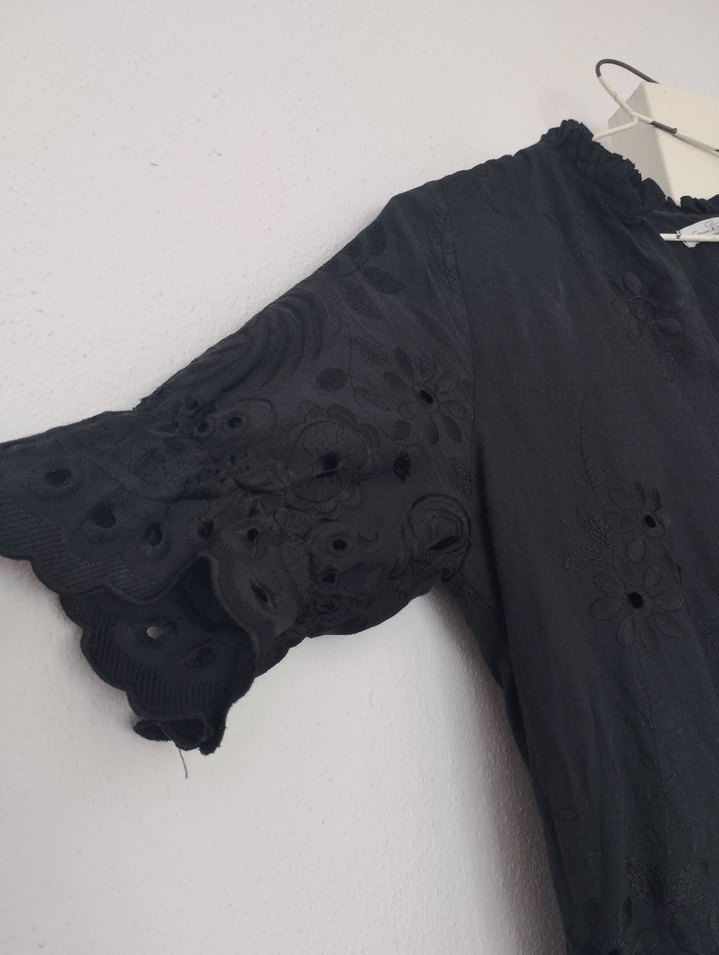 Siyah Nakışlı V Yaka Uzun Elbise - Görsel 3