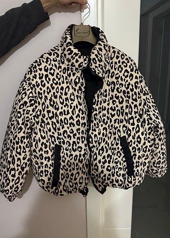 Bershka çift taraflı leopar desenli şişme mont - Görsel 4