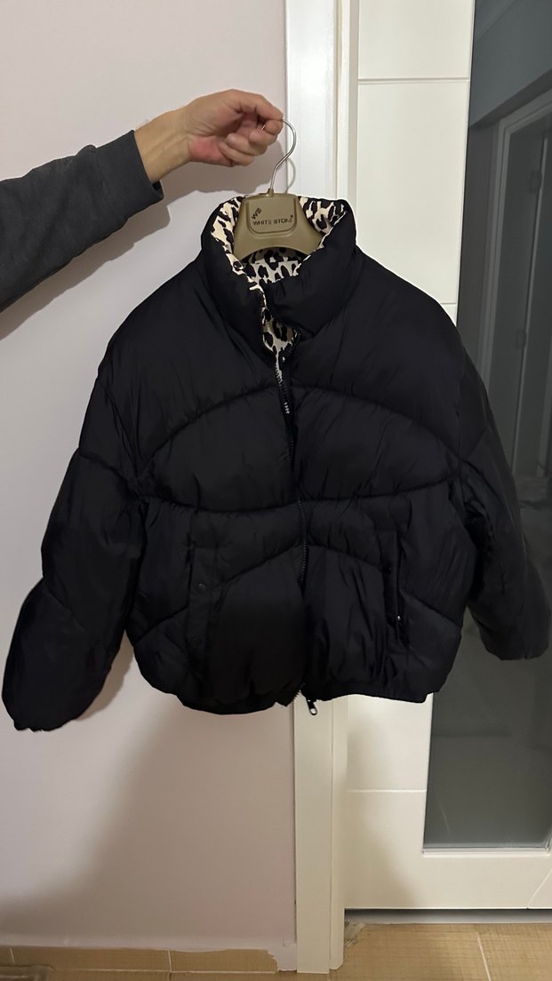 Bershka çift taraflı leopar desenli şişme mont - Görsel 2