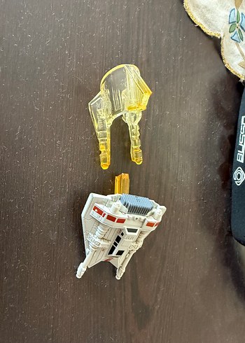 Beyaz ve Gri Uzay Gemisi Figürü - Görsel 3