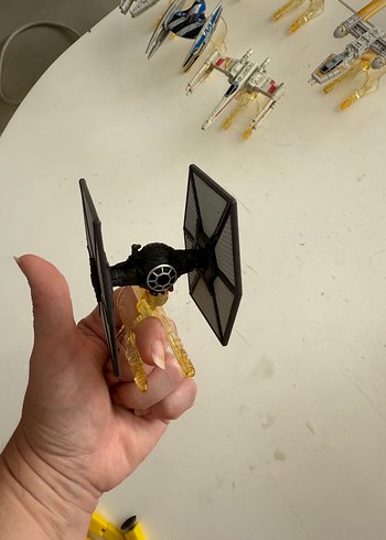 Beyaz ve Siyah Model Kit Uçak