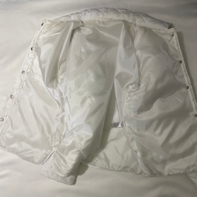 Düğmeli Beyaz Kadın Mont - Görsel 3