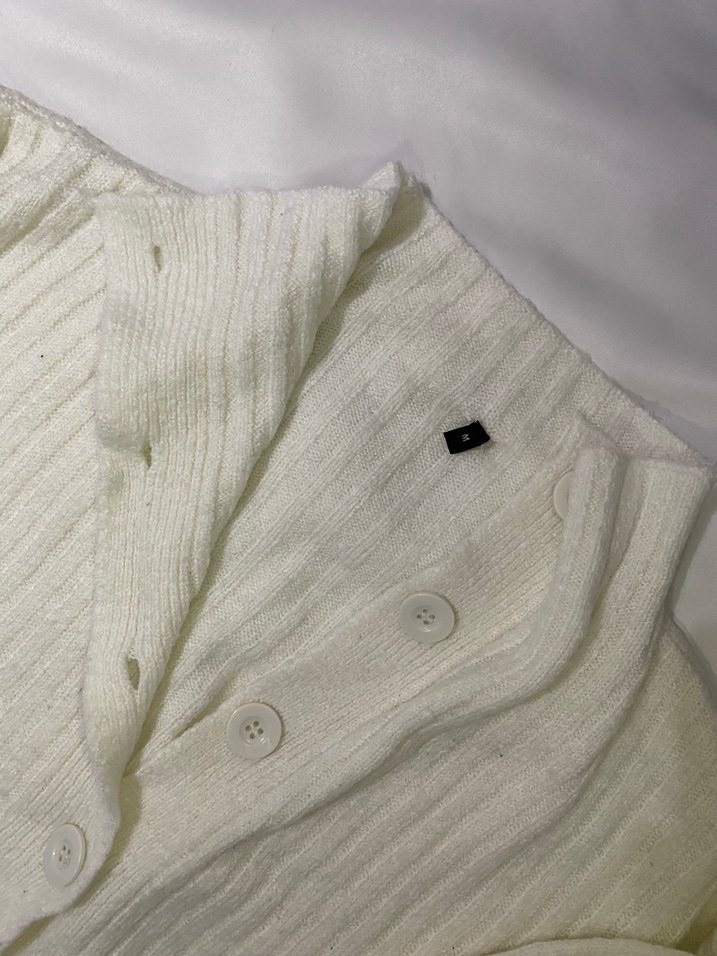 Düğmeli Beyaz Kadın Yün Hırka - Görsel 3