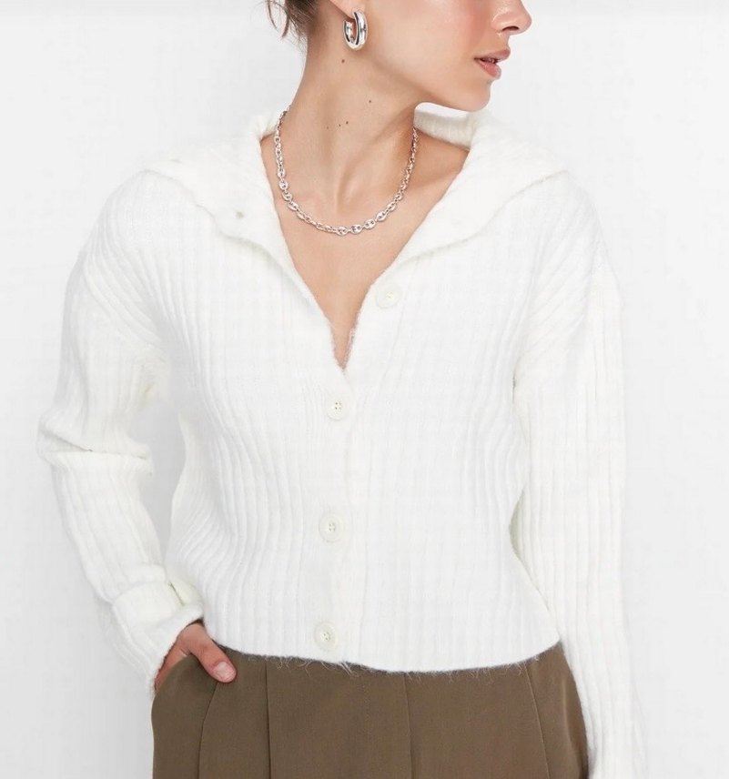 Düğmeli Beyaz Kadın Yün Hırka - Görsel 2
