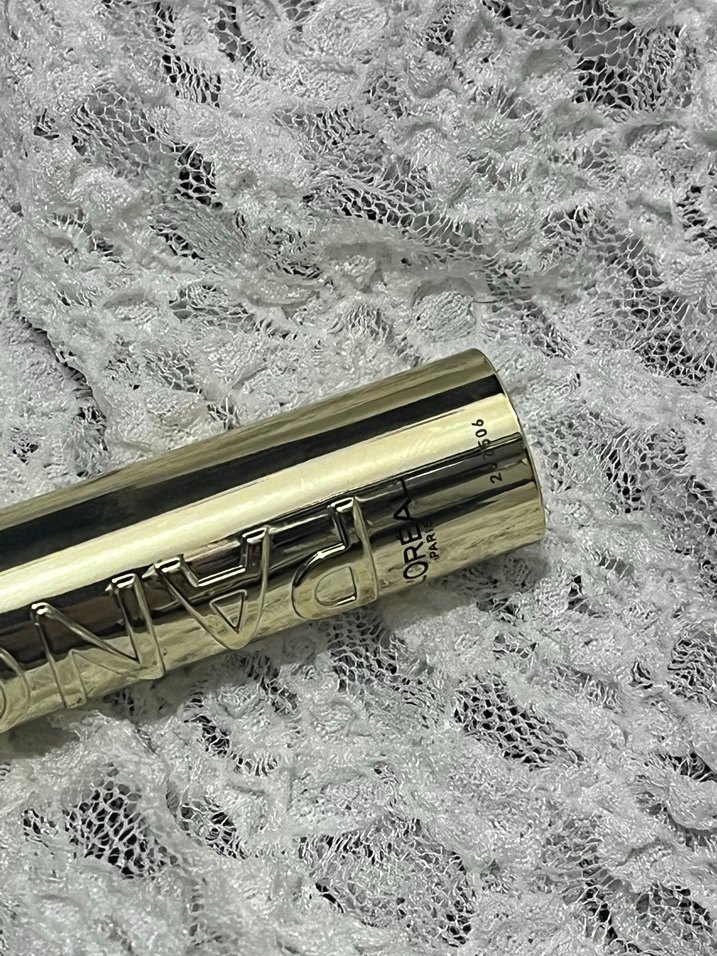 Parlak Altın Renk Maskara - Görsel 4