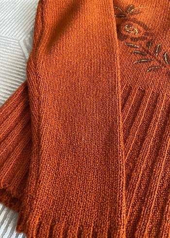 Kahverengi Nakışlı V Yakalı Örgü Kazak - Görsel 8