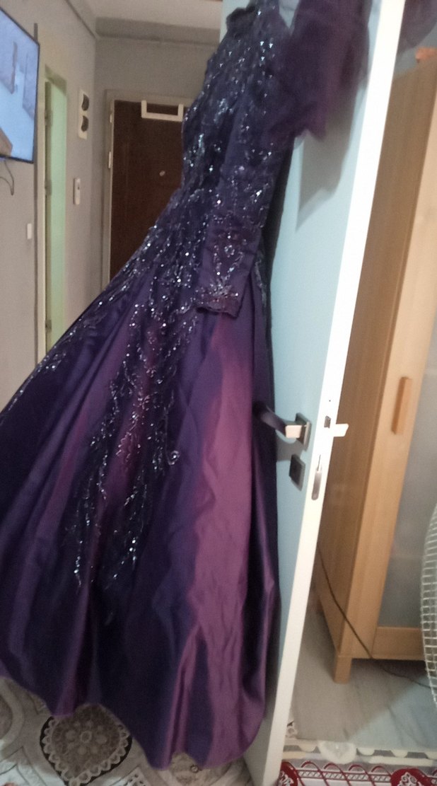 Mor Uzun Straplez Nakışlı Gotik nişan elbisesi - Görsel 5