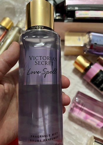 Victoria s Secret