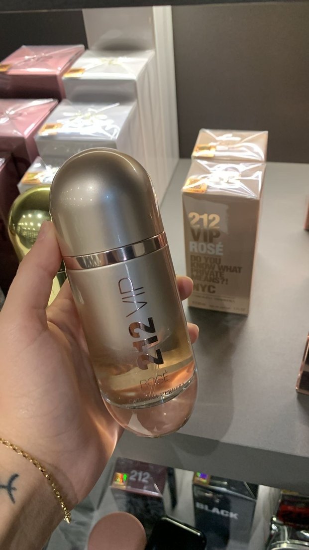 Carolina Herrera 212 VIP Rosé Kadın Parfüm - Görsel 2