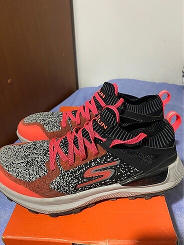 SKESCHERS RUN