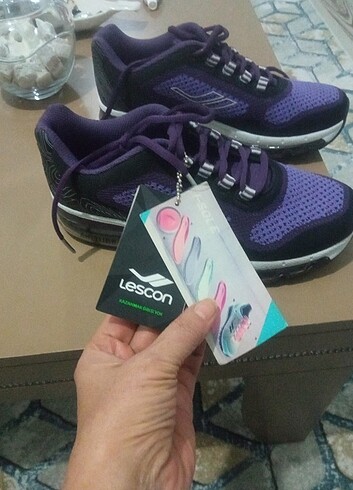 37 Beden Lescon spor ayakkabı 