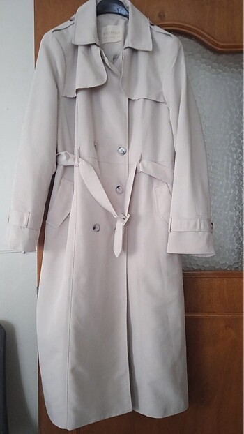 Bej trenchcoat