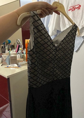 V Yaka Dökümlü Siyah Uzun Kadın Abiye Elbise - Görsel 3