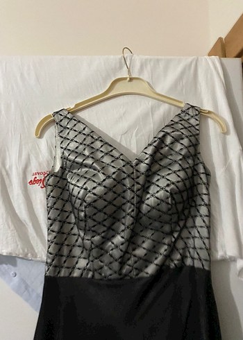 V Yaka Dökümlü Siyah Uzun Kadın Abiye Elbise - Görsel 5