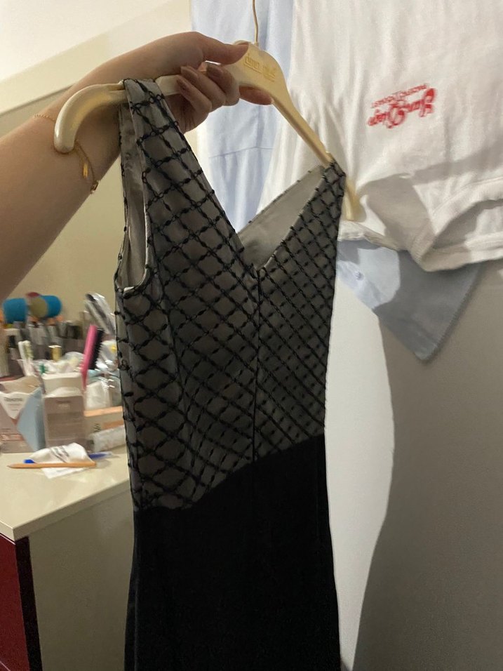 V Yaka Dökümlü Siyah Uzun Kadın Abiye Elbise - Görsel 4