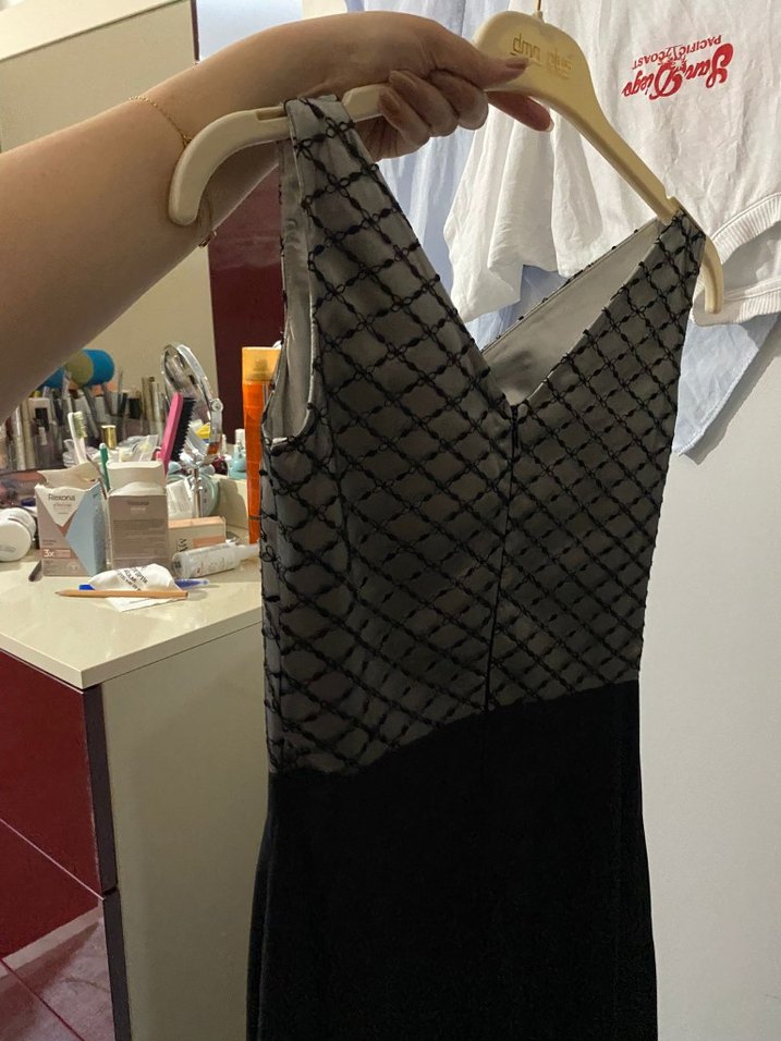 V Yaka Dökümlü Siyah Uzun Kadın Abiye Elbise - Görsel 3