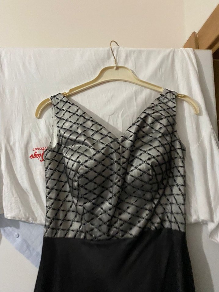 V Yaka Dökümlü Siyah Uzun Kadın Abiye Elbise - Görsel 5