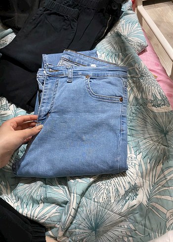 36 Beden Yırtık Detaylı Mavi Midi Denim Pantolon