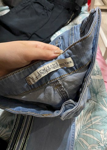 LC Waikiki Yırtıklı ve Şerit Detaylı Mavi Kadın Kot Pantolon