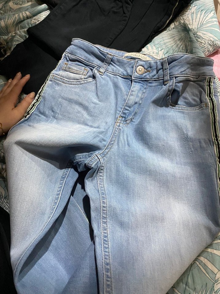 Yırtıklı ve Şerit Detaylı Mavi Kadın Kot Pantolon - Görsel 4