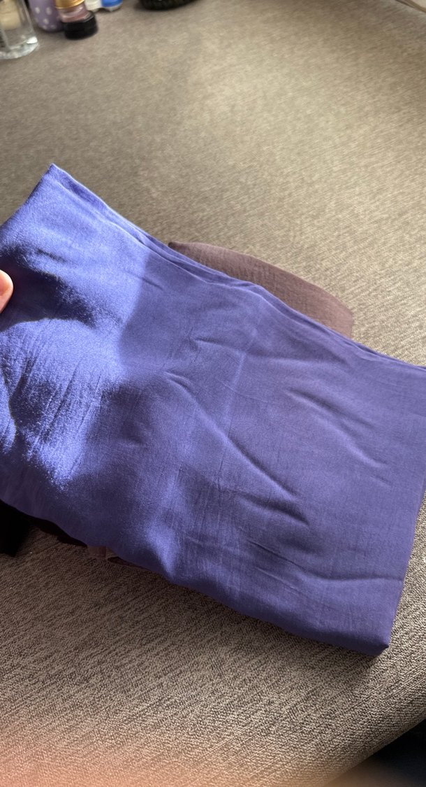 Bordo Saten Kadın Şal - Salaş ve Şık - Görsel 2