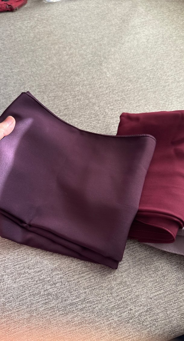 Bordo Saten Kadın Şal - Salaş ve Şık - Görsel 5