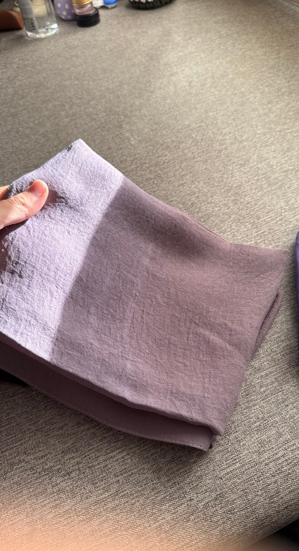 Bordo Saten Kadın Şal - Salaş ve Şık - Görsel 3