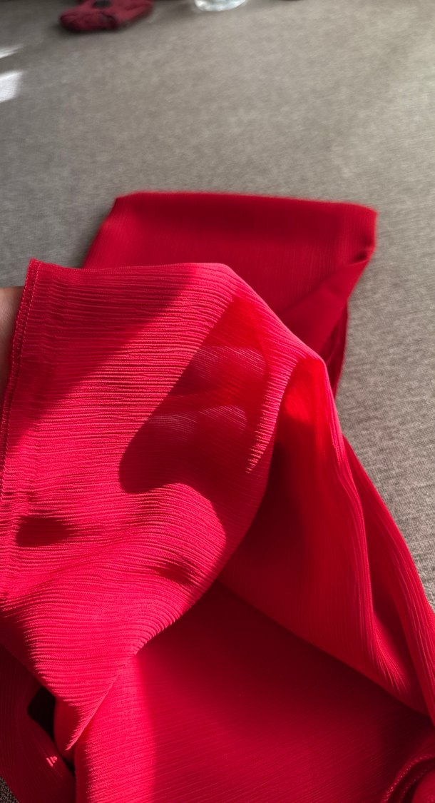 Kadın Kırmızı Piliseli Ipeksi Şal - Görsel 4