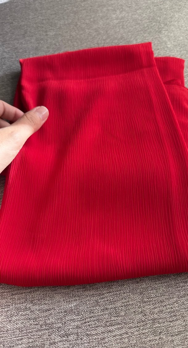 Kadın Kırmızı Piliseli Ipeksi Şal - Görsel 3