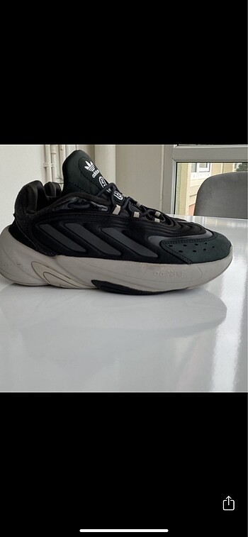 Adidas Adidas ozelia kadın spor ayakkabı ?