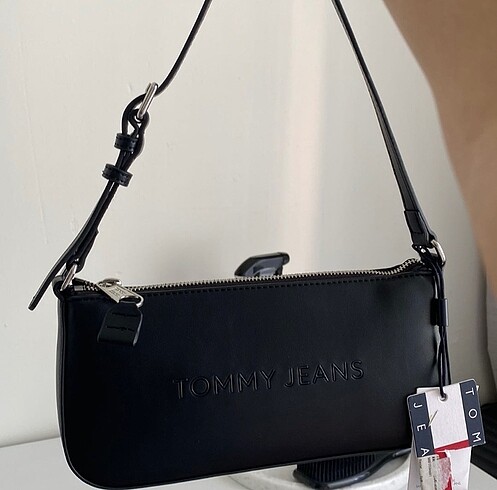 Beden TOMMY HİLFİGER KADIN OMUZ ÇANTASI -