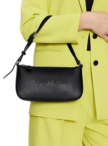 SIFIR TOMMY HİLFİGER KADIN OMUZ ÇANTASI