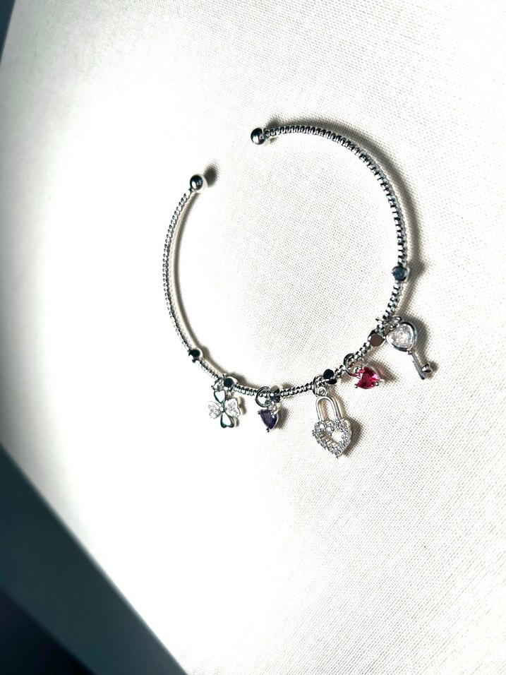 Kalpli Kilit Detaylı Pandora Tarzı Taşlı Charm Bileklik - Görsel 4